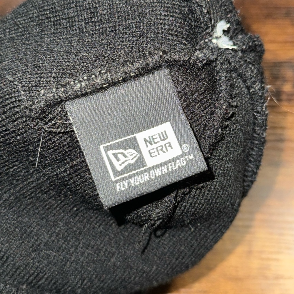 Crooks & Castles New Era Brand Men’s  Black and White Pom Pom Toque Winter Hat - Picture 2 of 2
